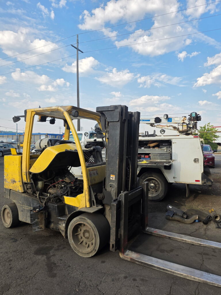 Starkenburg Enterprises Ford F-550 mobile service truck parked next to a Hyster forklift during repair